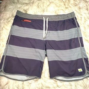 VUORI Banks Short Athletic Stretch Gym Shorts 9" Striped Linerless Size L